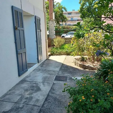 Mignon T2, Coeur Du Mourillon, Proche Plage. *